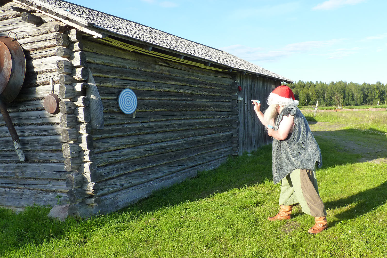 Tonttu-tikanheitto