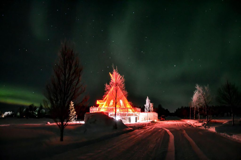northern-lights-hut-elvesvillage-1024x683