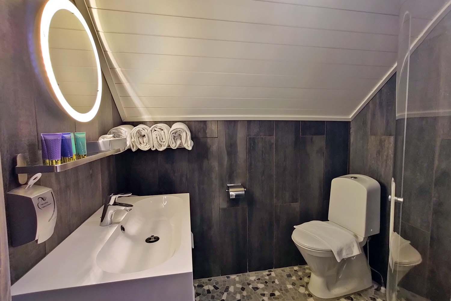 pyramid-toilet