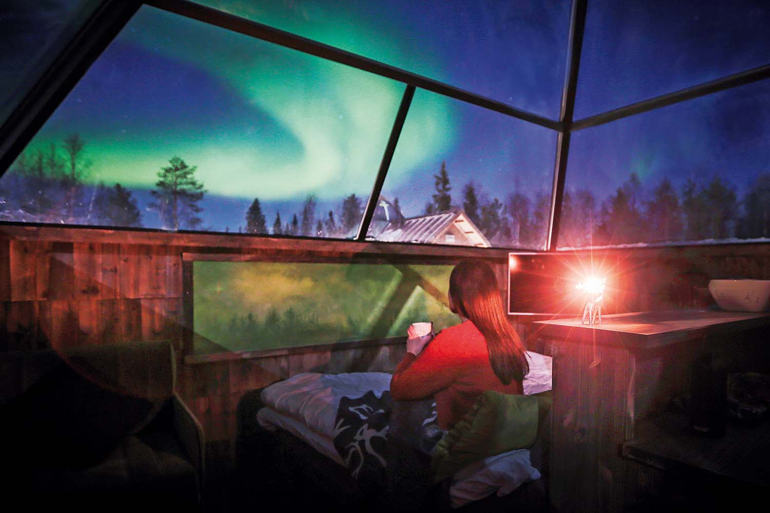 AuroraPyramid-kesä-sisakuva3