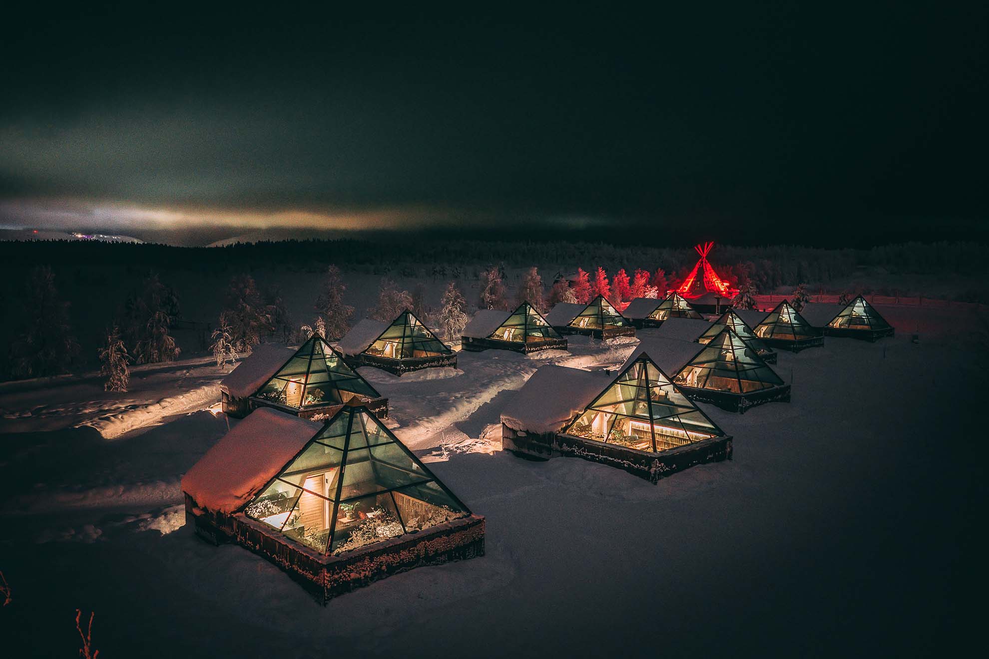 Aurora Pyramids - Elves Village - Levi